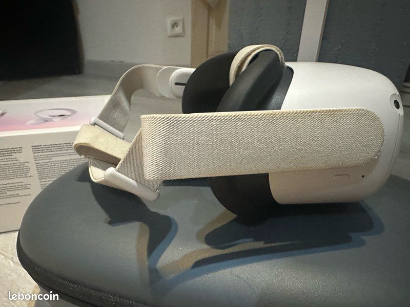 Meta/Oculus Quest 2 64 Go – 2 manettes + boîte + housse de transport (image 4)