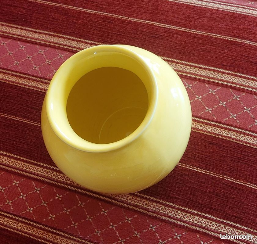 Vase (image 2)