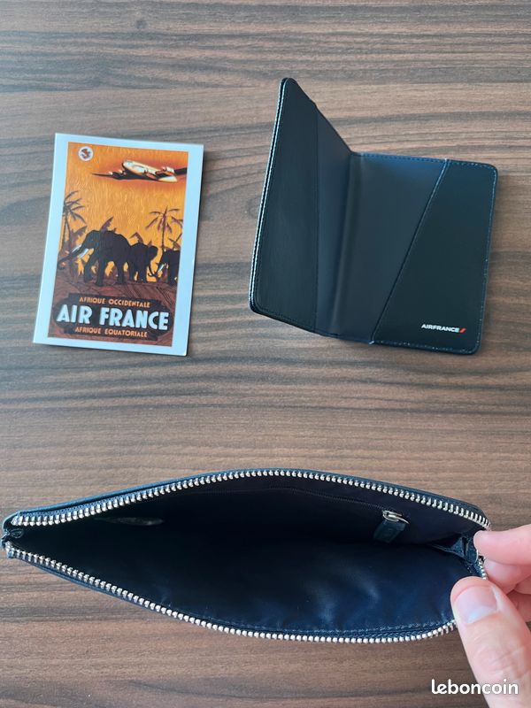 Porte passport et trousse Air France (image 2)