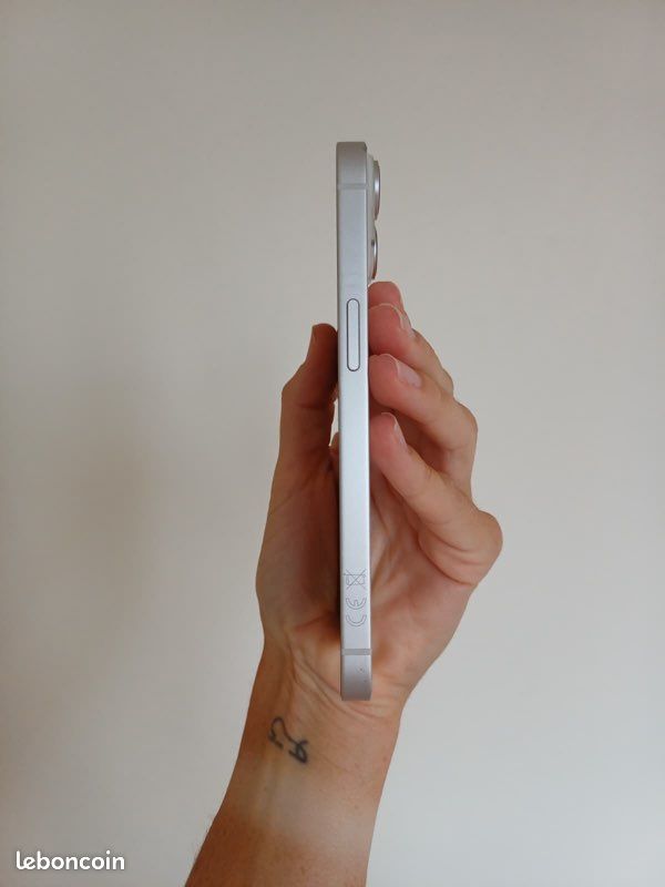 IPhone 14 – 128 Go – Argent – Débloqué tout opérateur + 2 protections offertes (image 4)