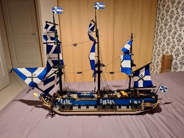 Lego pirate ship MOC :  La Grenouille , The Bluecoat Frigate
