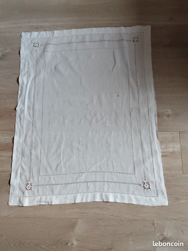 Vend lot de 8 mouchoirs anciens brodés coton blanc parfait état quasiment neuf l envoie est possible - Linge de maison