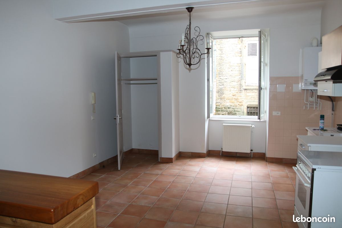 Appartement a louer lons-le-saunier - 2 pièce(s) - 73 m2 - Surfyn