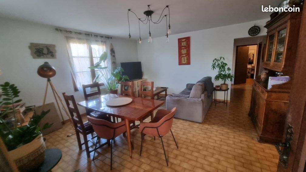Appartement 4 pièces 81 m² · à Vaison-la-Romaine · 81 m² · 780 €