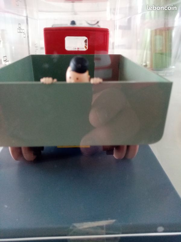 TINTIN CAMION ROUGE LOTUS BLEU AU 1/24e (image 4)