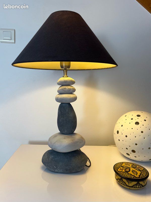 Lampe décorative de salon avec abat-jour gris (image 1)