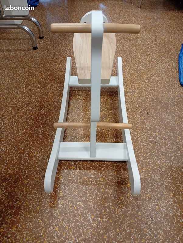 Cheval à bascule (image 2)