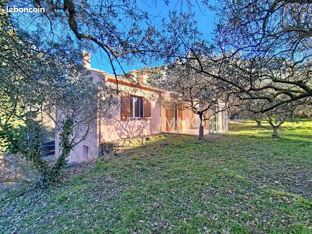 Maison 6 pièces 136 m² · à Robion · 136 m² · 420 000 €