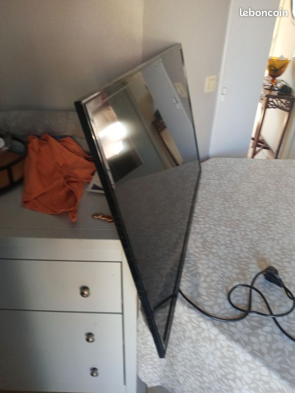 Télé écran plat 40" pour pièces ou à réparer (image 2)