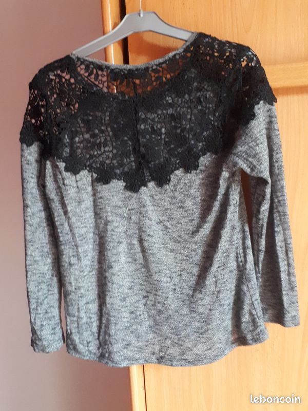 Haut gris avec dentelle (image 1)