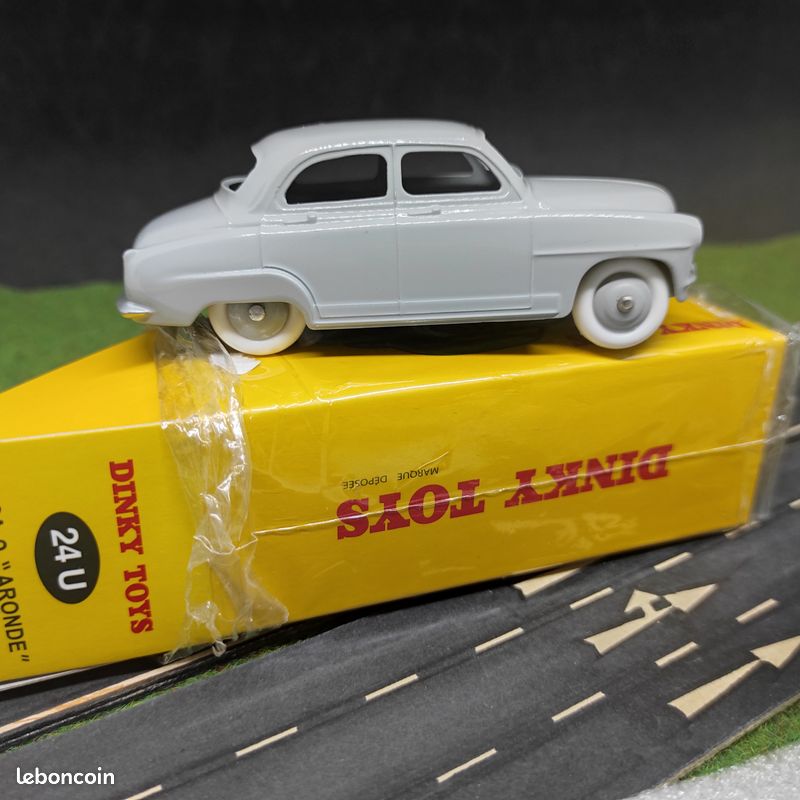 Voiture Miniature 1/43 Simca 9 Aronde - Réédition Dinky Toys Par Atlas Neuf Sous Bo 774480
