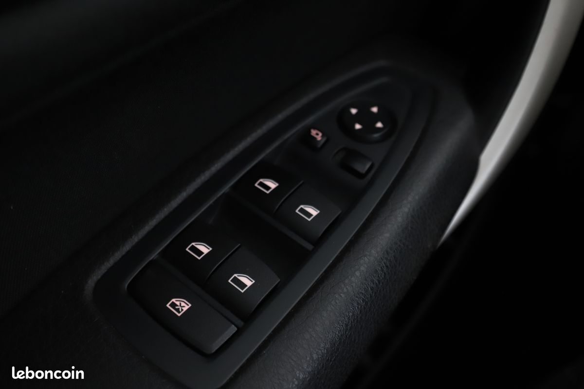 BMW Série 1 118d xDrive 5P 150 ch (image 23)
