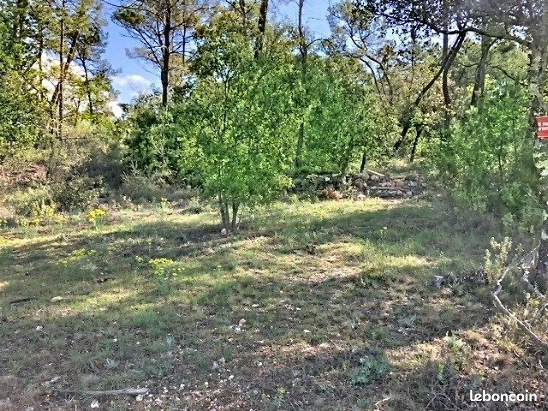 Terrain 5900 m² · à Seillans · 5 900 m² · 38 000 €