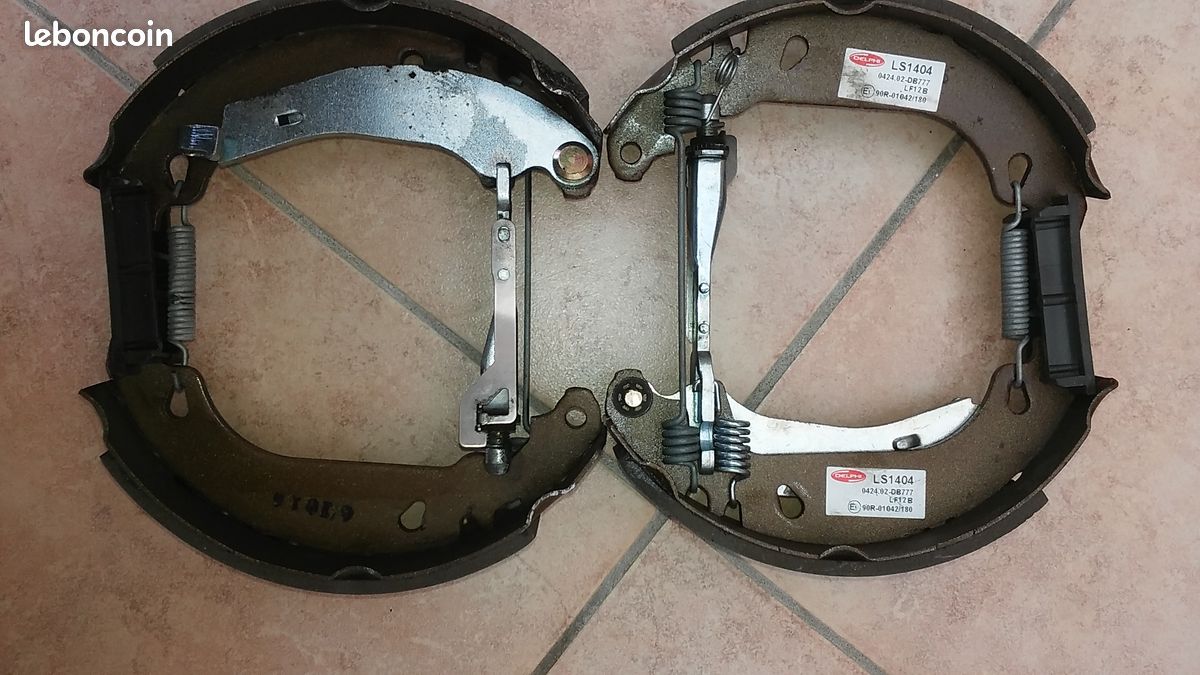 Garnitures de frein Clio neuves (image 3)