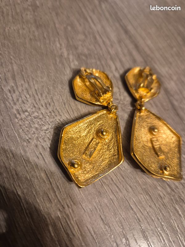 Boucle D'oreille Percée Vintage En Plastique Jaune - Ancien Stock D'usine Des Années 80, Neuf Sans Emballage !