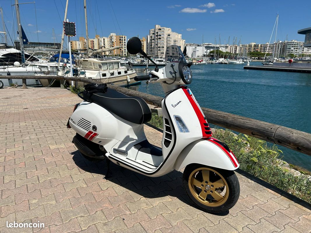 Vespa Gts 300 Super Sport Racing Sixties Vespa Gts Vespa Special