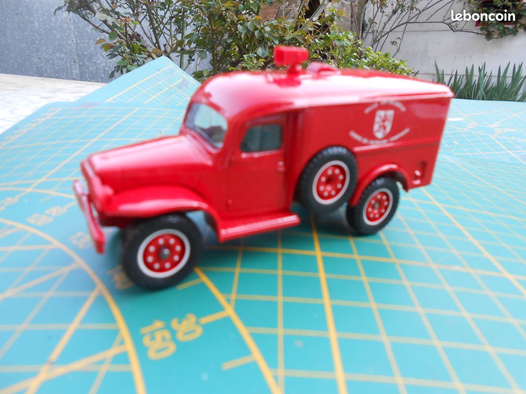 Solido 1:43 - 2 - Model bestelwagen - Dodge Dépanneuse Michelin 1950