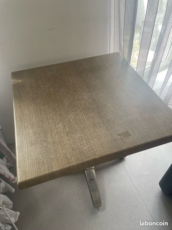 Table effet bois pliable (image 1)