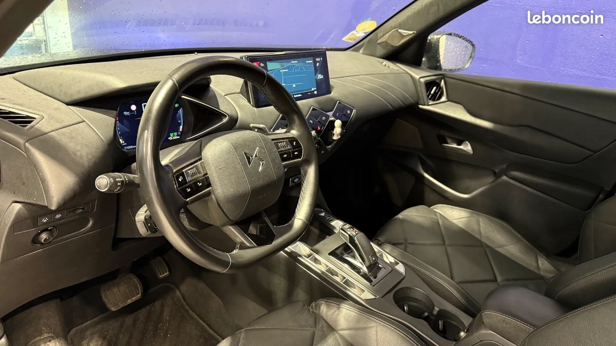 DS DS 3 Crossback BlueHDi 130ch Rivoli Automatique - Apple CarPlay - Caméras 360 - Feux LED - Cuir - Chaîne arbre à cames OK - Suivi complet constructeur - Son Focal - Régulateur adaptatif (image 18)