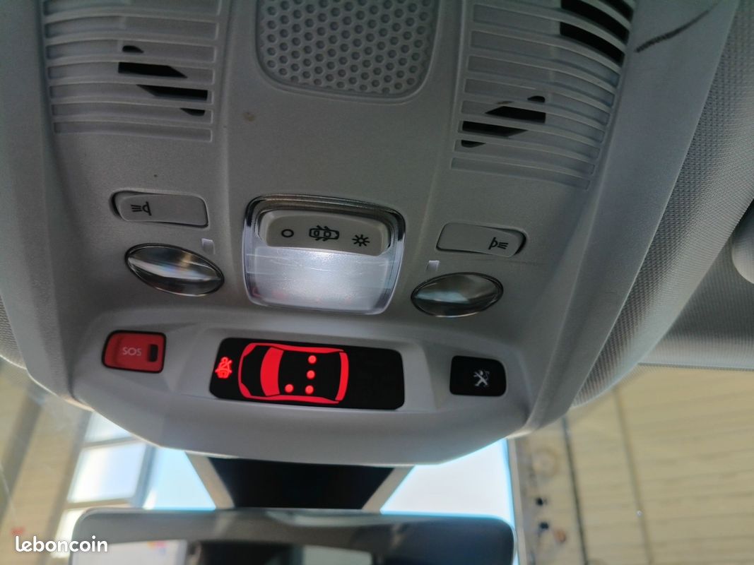 PEUGEOT 3008 Hybrid 225 e-EAT8 Allure Pack (image 18)