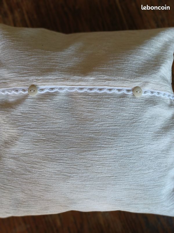 Housse coussin papillon punch needle (image 3)
