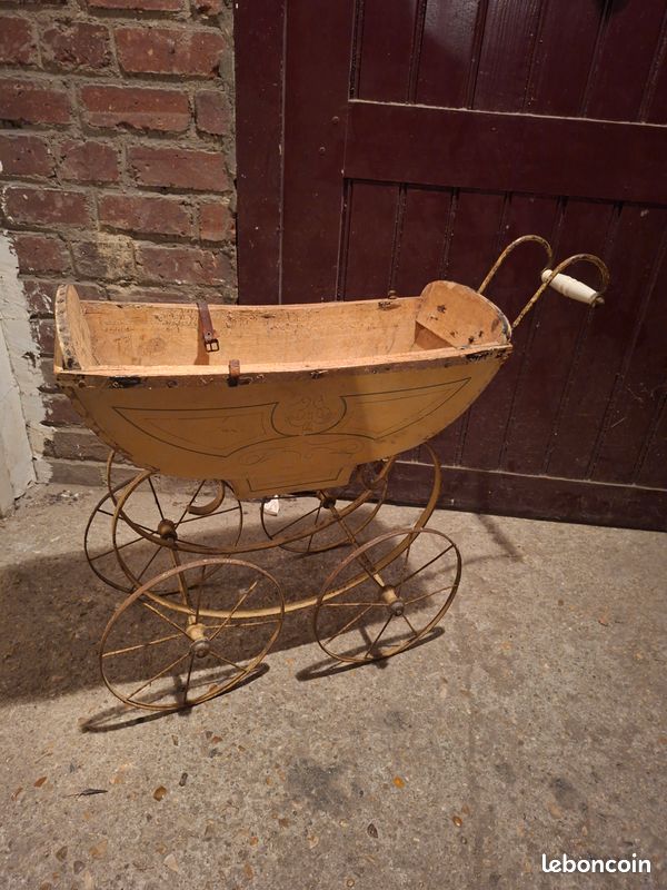 Rare ancien Petit landau Type Doucet pour poupée anciennes