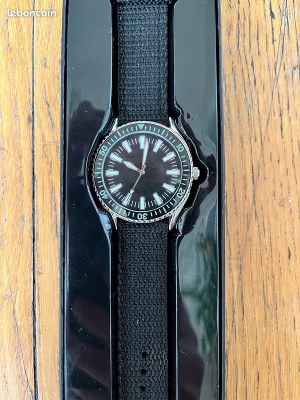 Montre à quartz militaire tirée de la collection Eaglemoss état neuf (image 1)