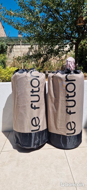 2 Futons (image 1)