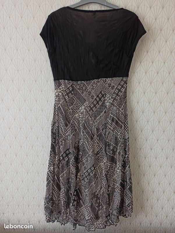 Robe d'été noire et grise en résille imprimée taille L (image 2)