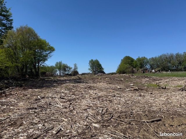 Terrain 3200 m² · à Charleville-Mézières · 97 000 €
