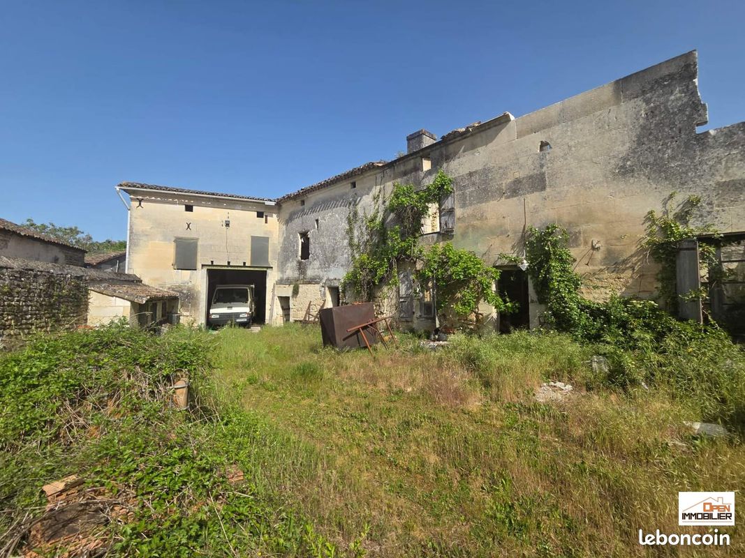 Maison 2 pièces 224 m² · à Champmillon · 224 m² · 54 900 €
