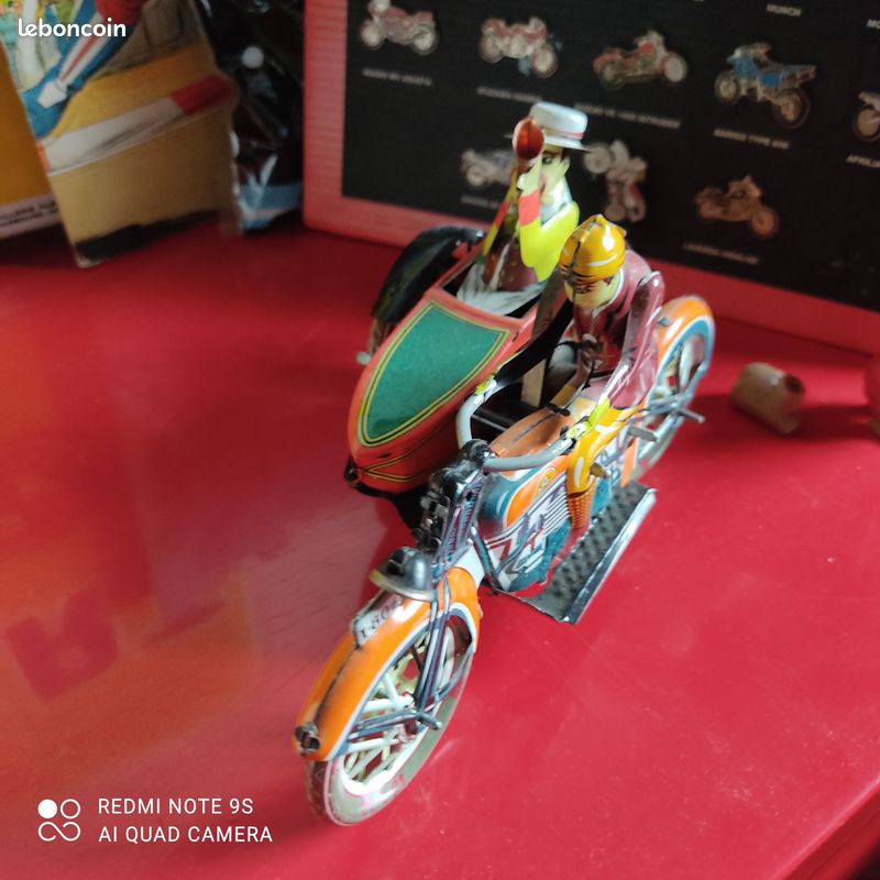 Moto side car en fer jouet avec clef (image 2)