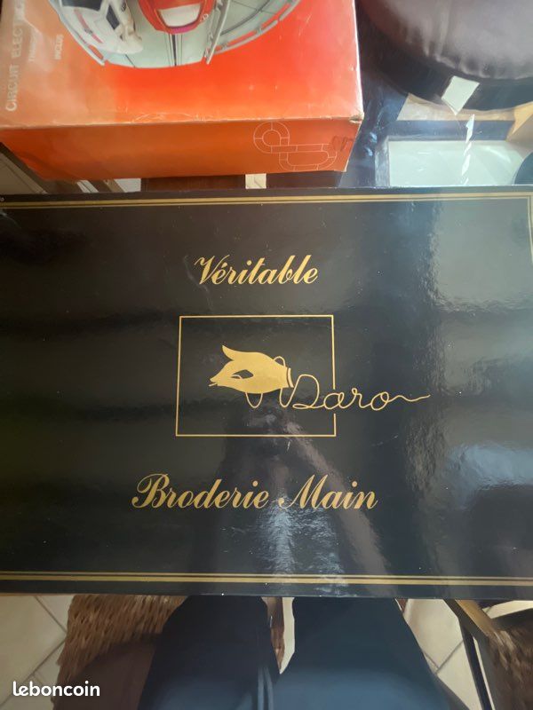 Ancienne Nappe et serviette de table brodé à la main daro (image 3)