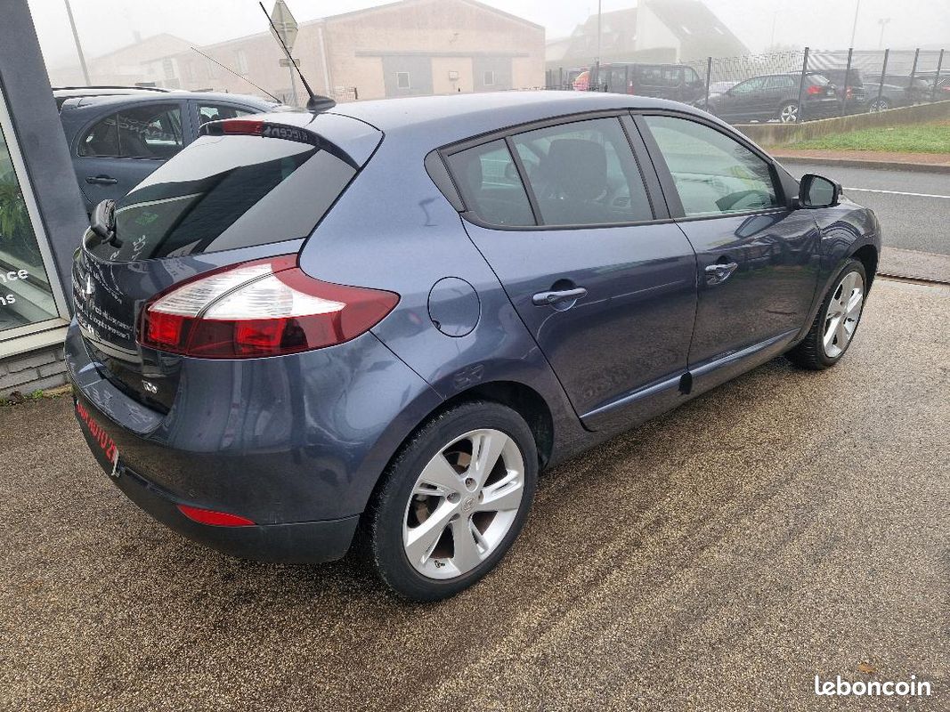 Renault Mégane III TCE 115 Energy Limited E6 (image 4)