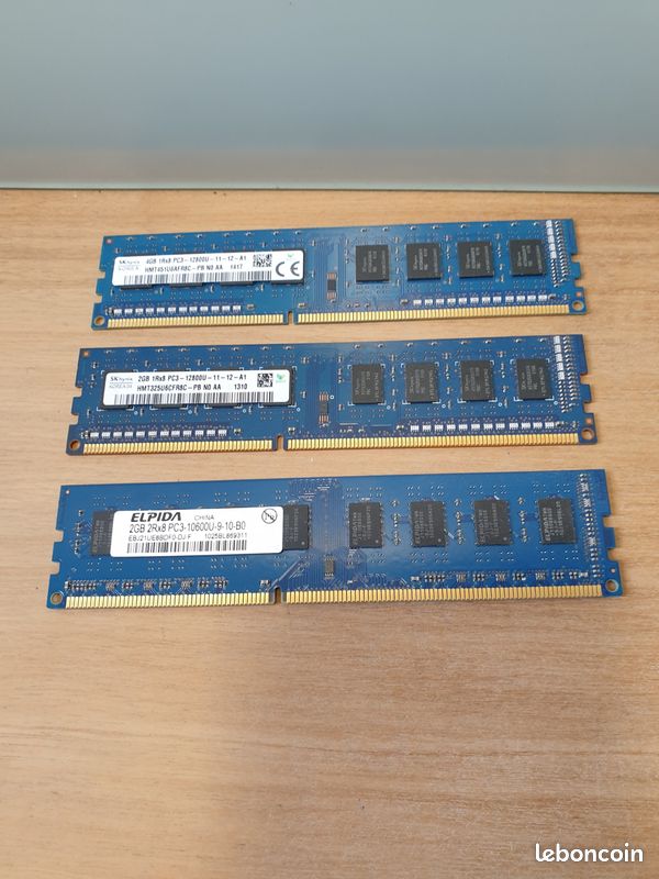 Barrette RAM 2 Go DDR3 Hynix PC3-10600U 240 Broches - Pour PC Bureau, Testée