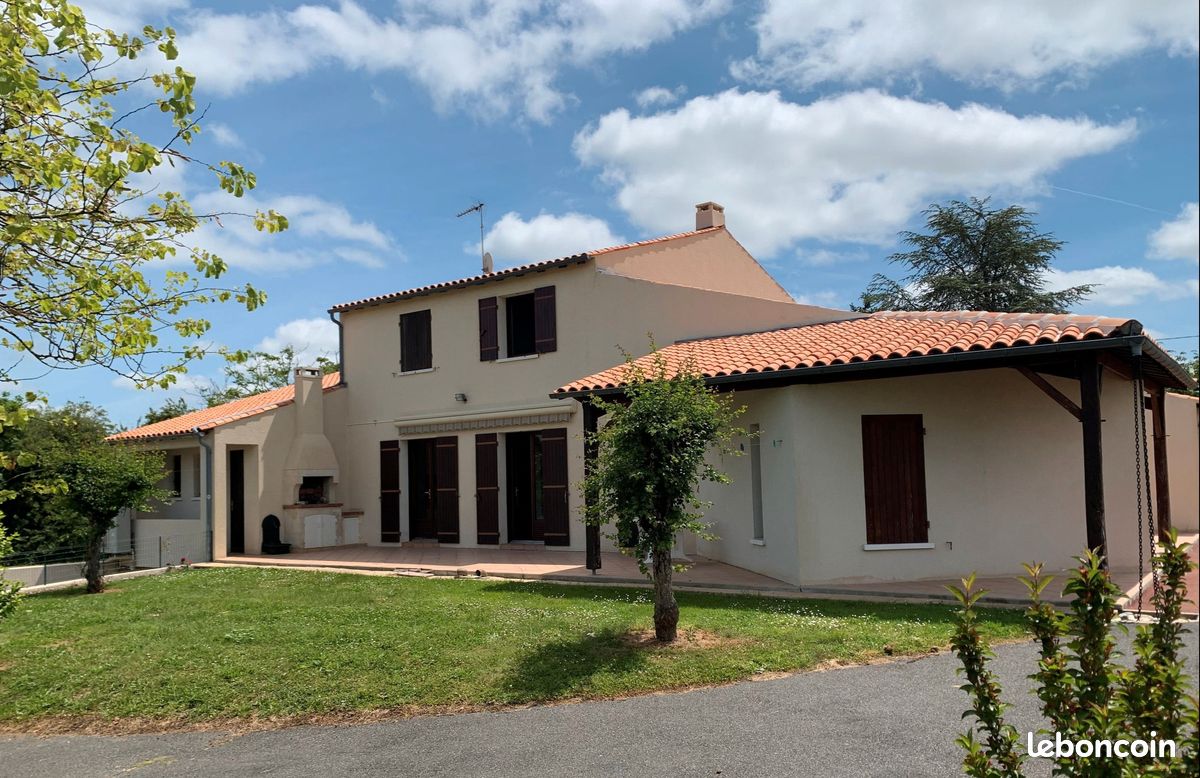 Maison 7 pièces 230 m² · à Tesson · 230 m² · 349 000 €