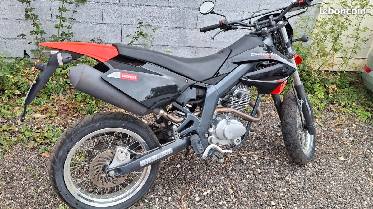 DERBI SENDA 125 CM3 moto. Faible kilométrages (image 2)