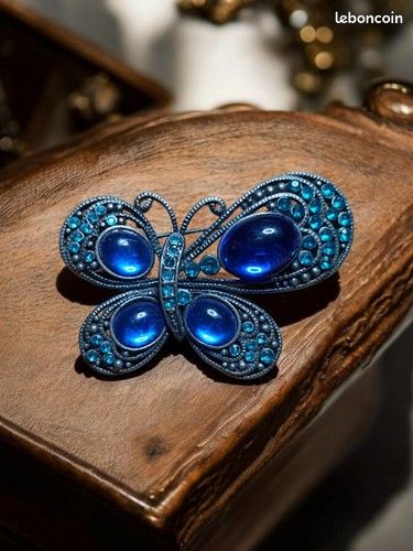 Broche Vintage Strass étincelants – Accessoire Rétro Brillant – Occasion à Restaurer Ou à Porter Tel Quel