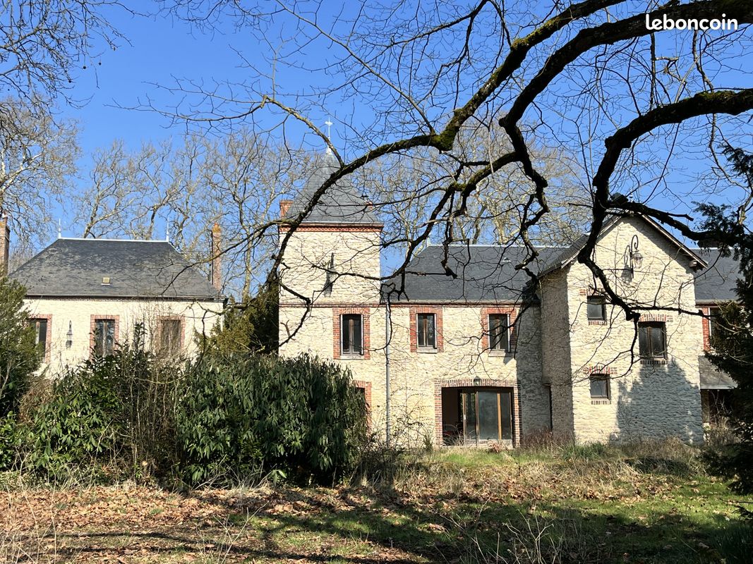Maison 8 pièces 350 m² · à Montcresson · 350 m² · 330 000 €