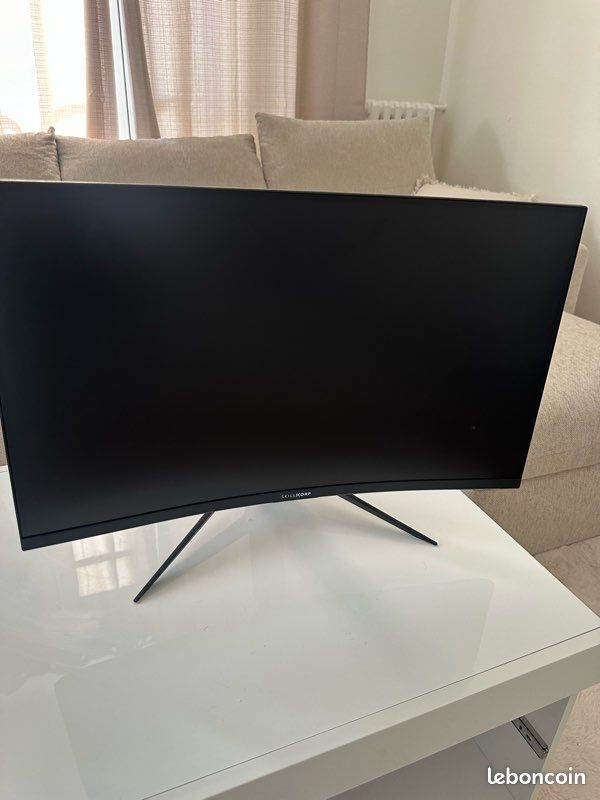 Vend super ecran gaming incurvé skillkorp (image 1)