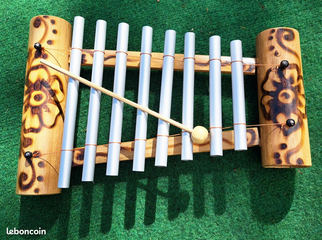 Xylophone artisanal original en feuille spathe de cocotier naturelle