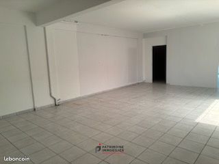 Local 80 m² Saint francois (image 2)