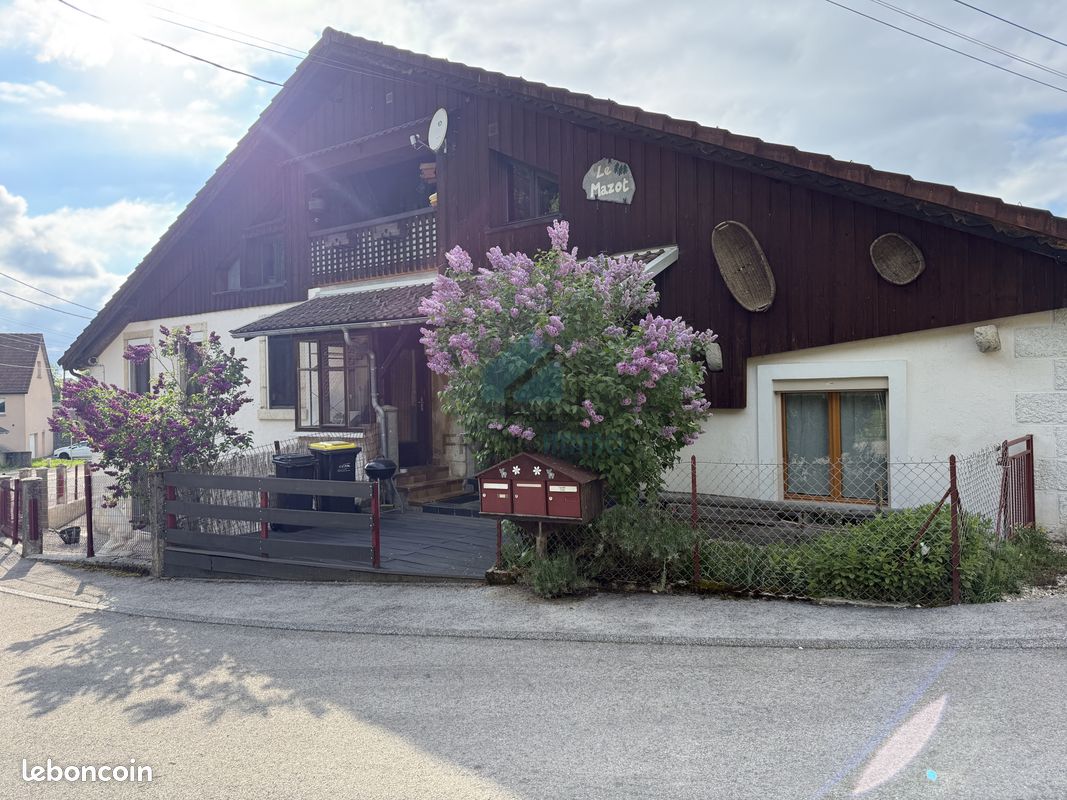 Immeuble 13 pièces 322 m² · à Damprichard · 322 m² · 335 000 €