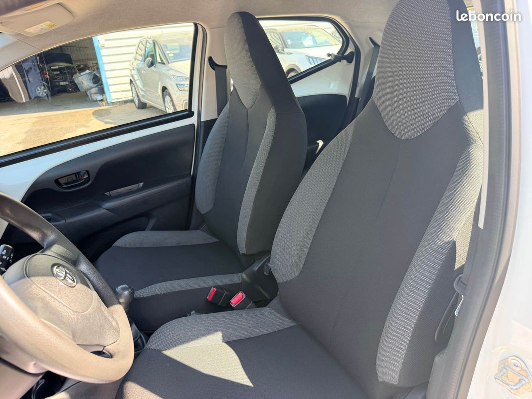 Toyota aygo ii 1.0 vvti 69 clim 55mkm (image 14)