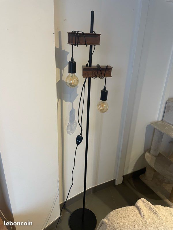 Lampadaire noir et bois style industriel (image 1)