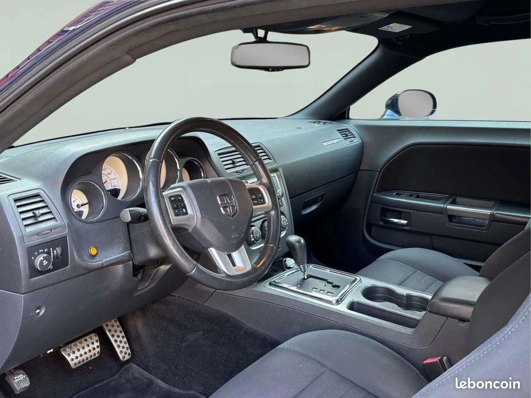 Dodge CHALLENGER R/T * 5.7 V8 HEMI * Boîte Automatique * Cuir * Caméra * Échappement Sport * Pack Sport (image 16)