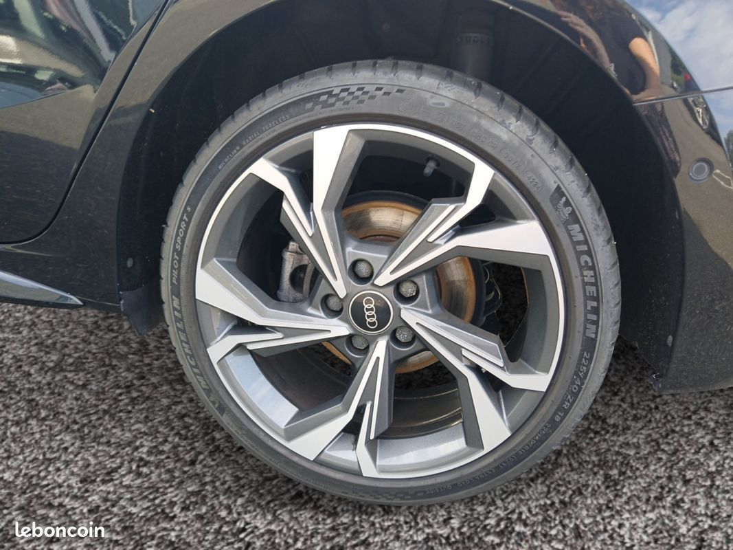 AUDI A3 Sportback 35 TDI 150 S tronic 7 S Line (image 9)