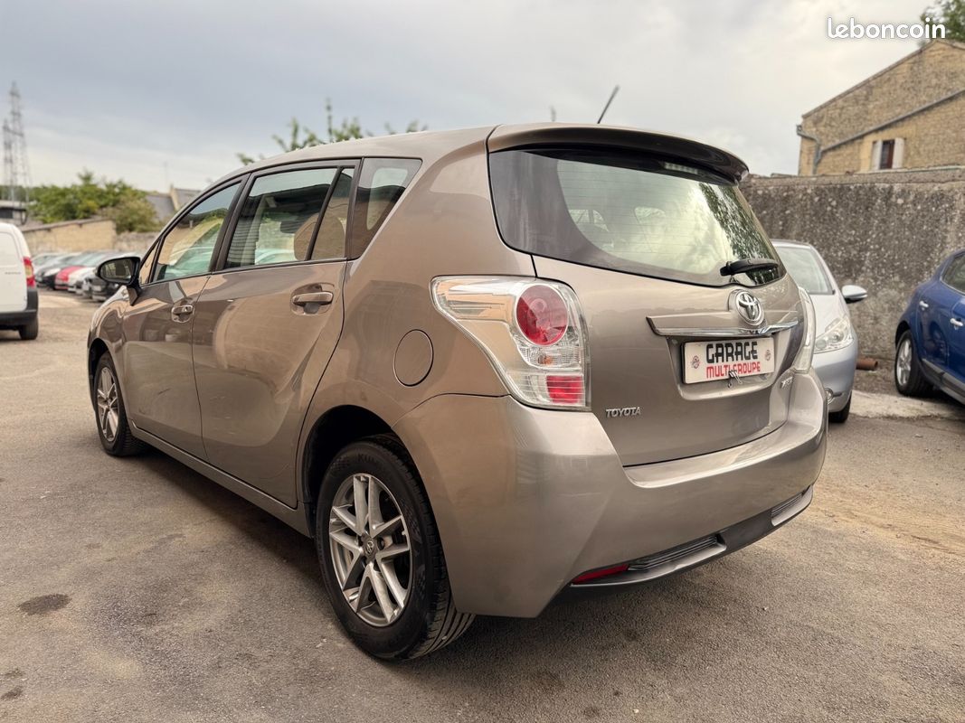 Toyota VERSO 1.6 D-4D 112CH Feel (image 6)