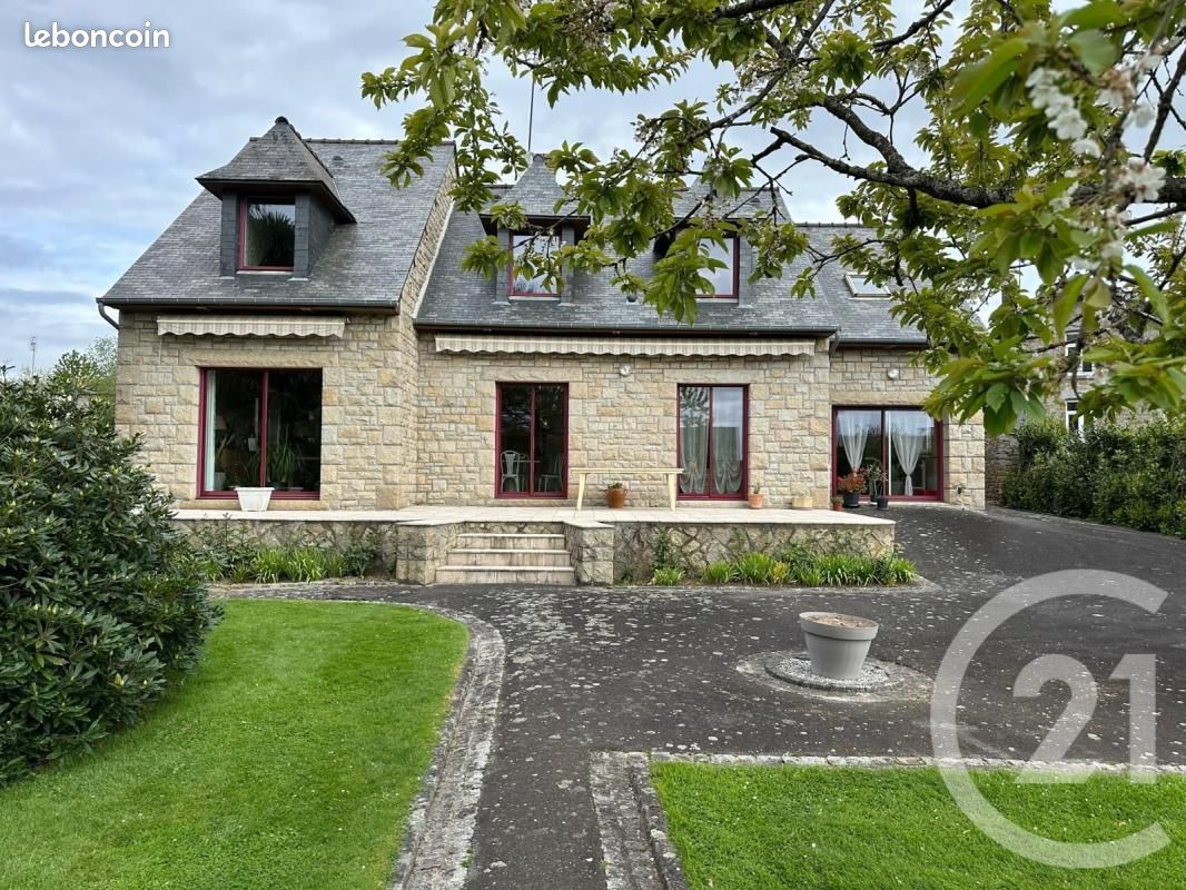 Maison 9 pièces 182 m² · à Louvigné-du-Désert · 182 m² · 274 000 €