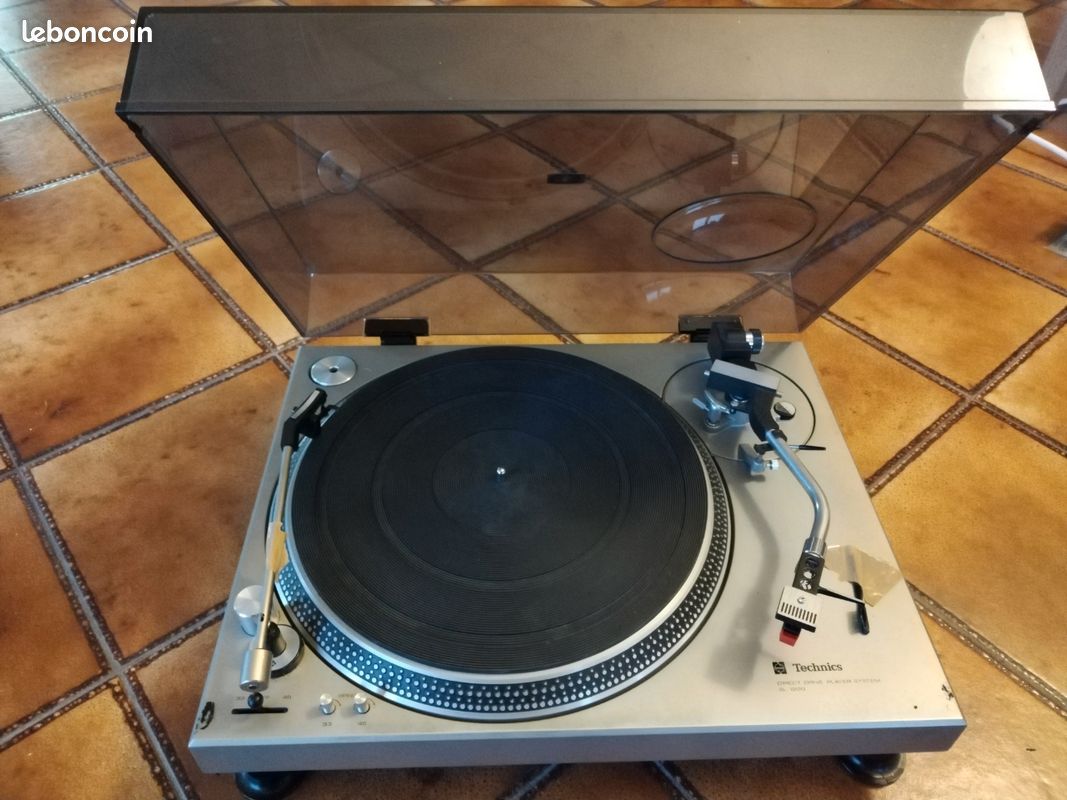 Platine vinyle Technics SL1200 (image 1)